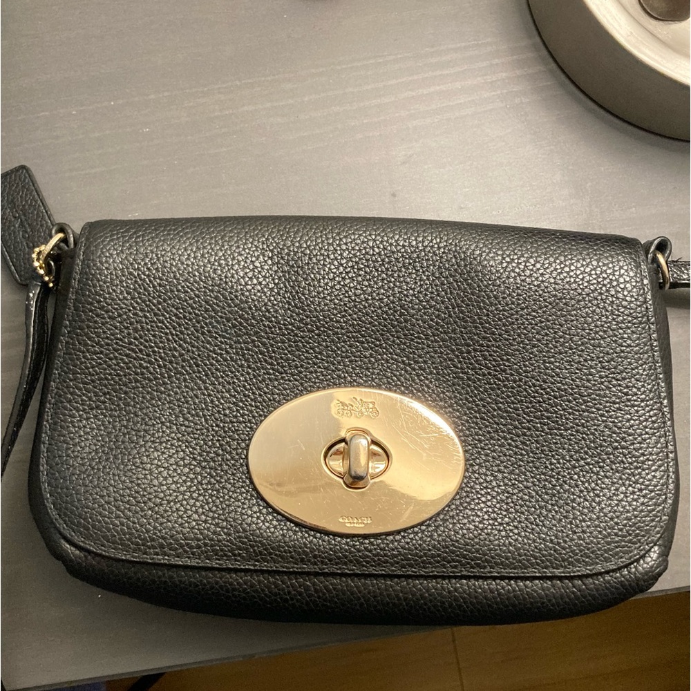 Coach crossbody in black leather and gold hardware - in great condition